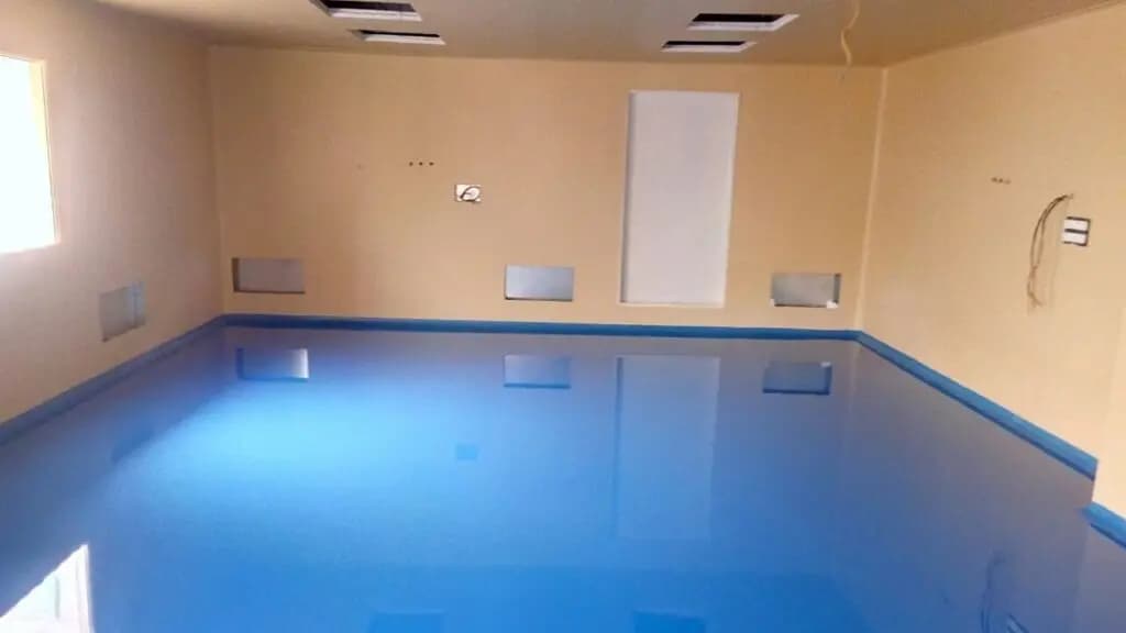 High gloss self-leveling epoxy flooring installation High gloss self-leveling epoxy flooring installation