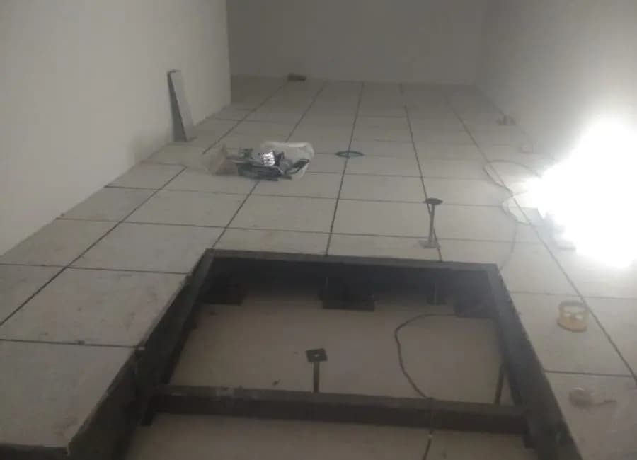 Access floor installation Access floor installation for software company – Chem Coats